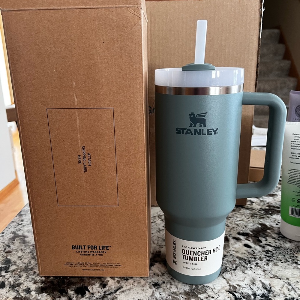 Stanley Quencher H2.0 40oz Tumbler in Sea Foam Green NIB